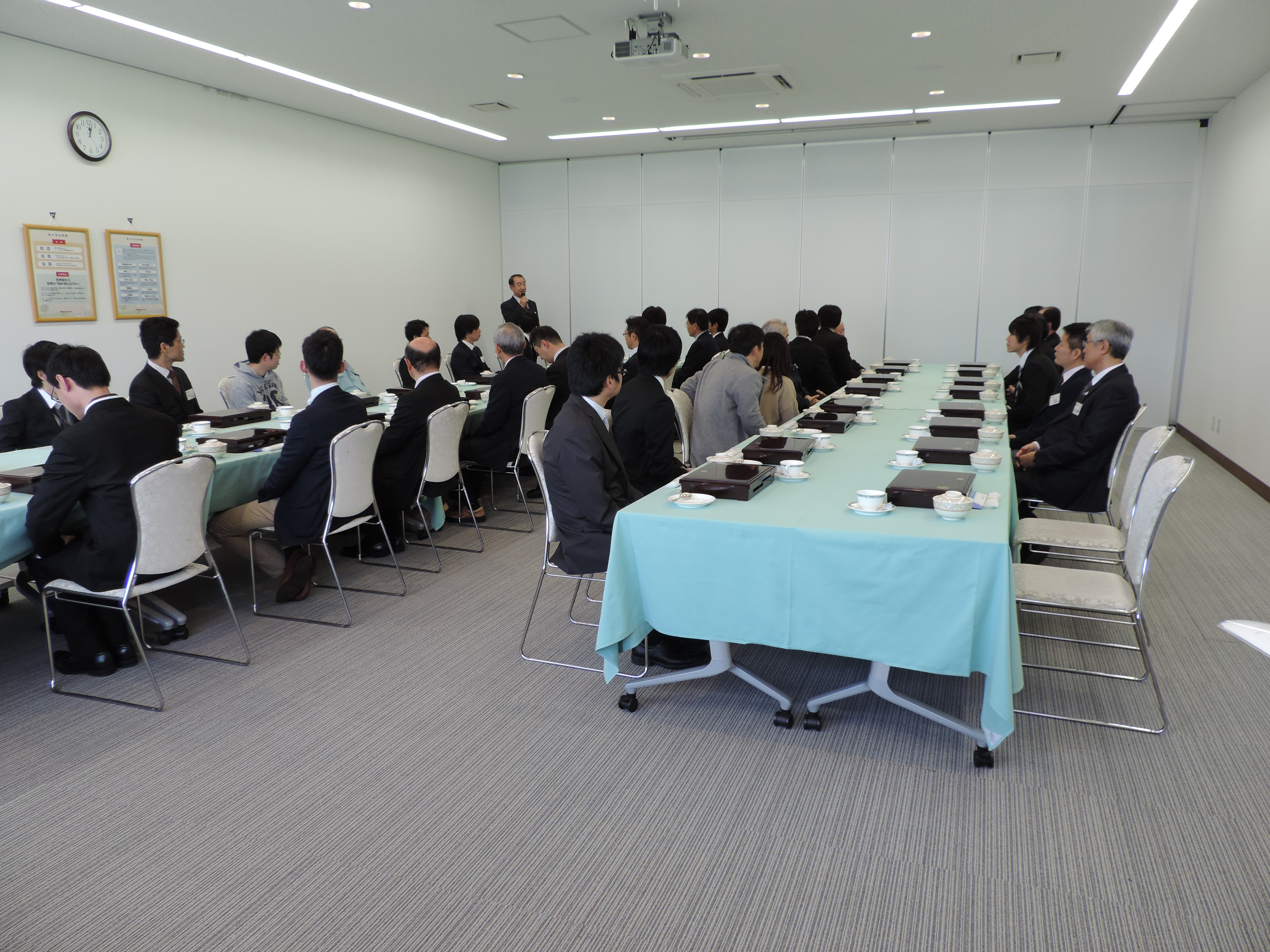 昼食会
